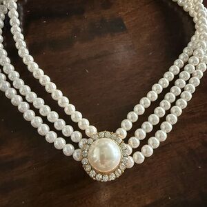 Vintage Pearl Chocker Necklace with Gold Accents